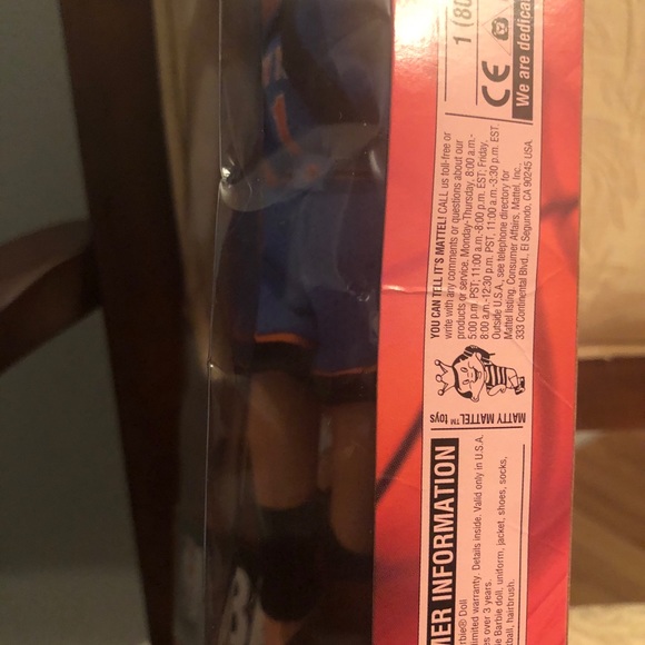 NIB 1998 NY Knicks Barbie Doll - Picture 7 of 8